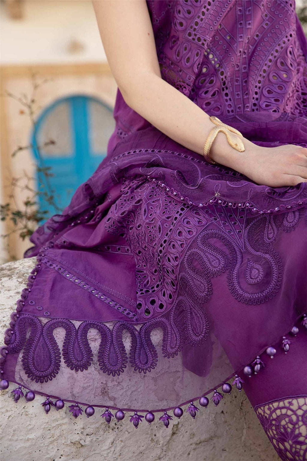 Maria B - D-2402-B - Lawn