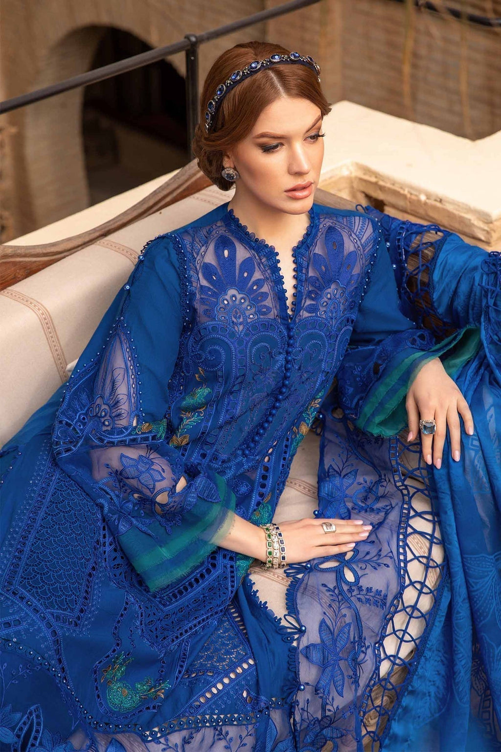 Maria B - D-2404-B - Lawn