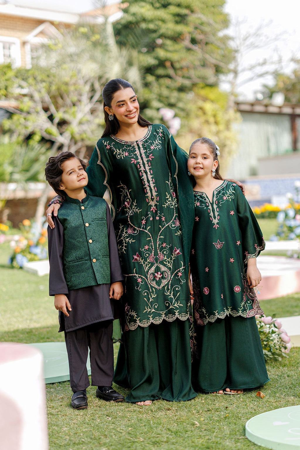Dhanak | Signature Pret | BOTTLE GREEN 2PCS EMBROIDERED KURTA WITH TROUSER