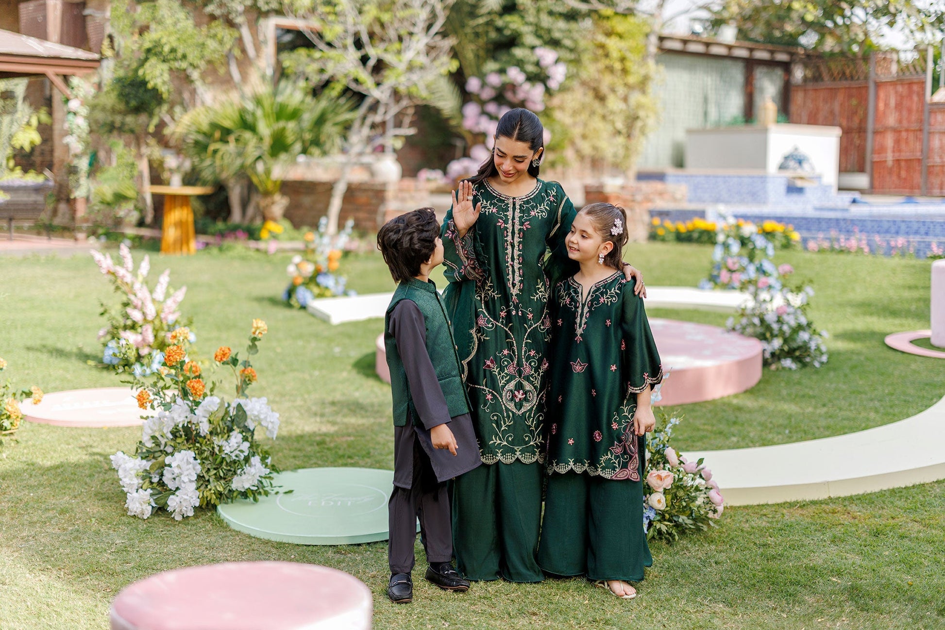 Dhanak | Signature Pret | BOTTLE GREEN 2PCS EMBROIDERED KURTA WITH TROUSER