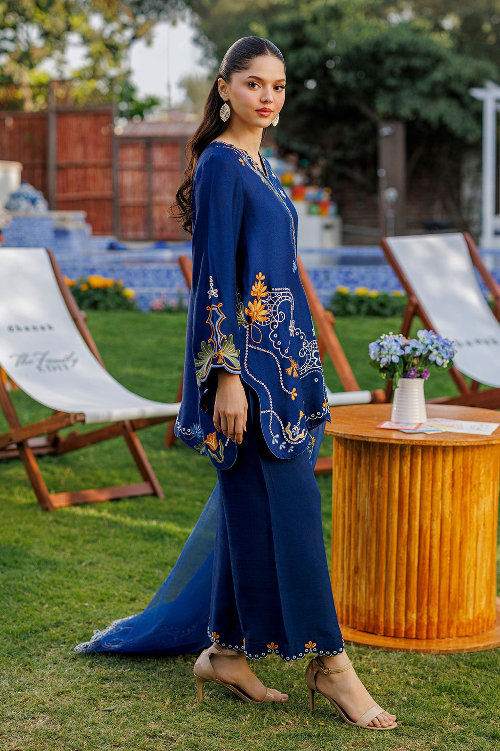 Dhanak | Signature Pret | ROYAL BLUE 2PCS EMBROIDERED KURTA WITH TROUSER
