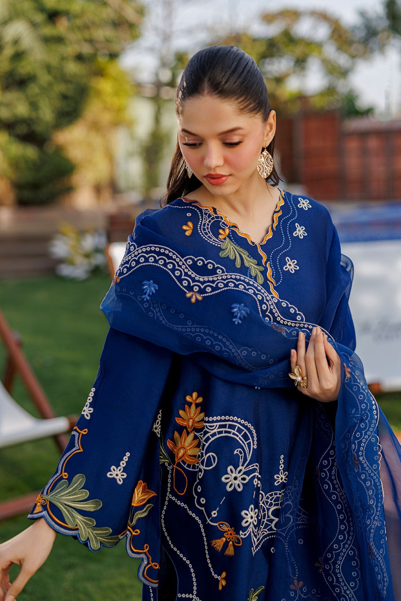 Dhanak | Signature Pret | ROYAL BLUE 2PCS EMBROIDERED KURTA WITH TROUSER
