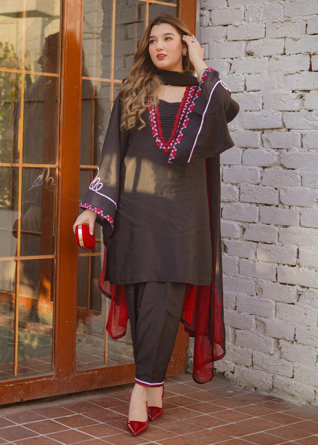 Fozia Khalid | Silk Spire | NOIR - Riwayat-e-Khas