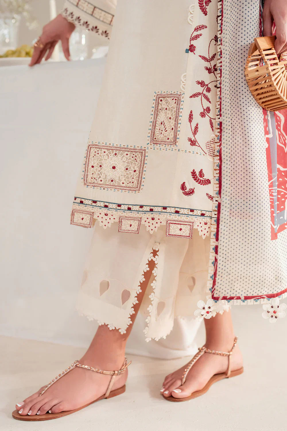 Jazmin | Iris EMBROIDERED LAWN IL'25-D02