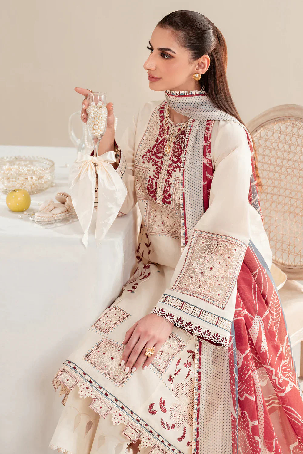 Jazmin | Iris EMBROIDERED LAWN IL'25-D02