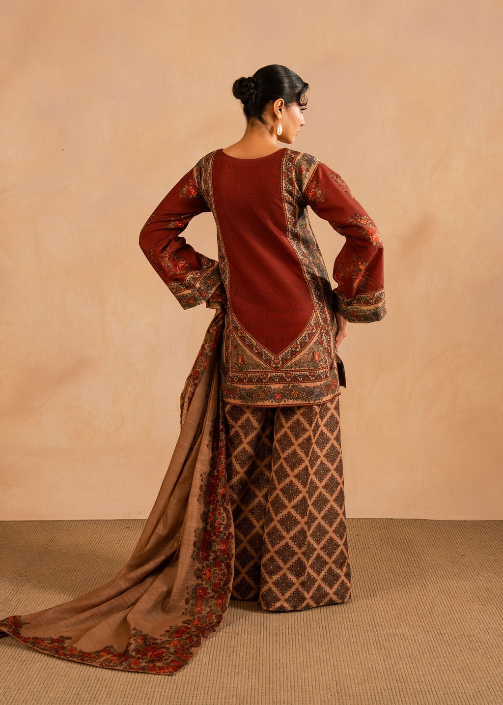 Maria Osama Khan | Retro Lawn 25 | Berra