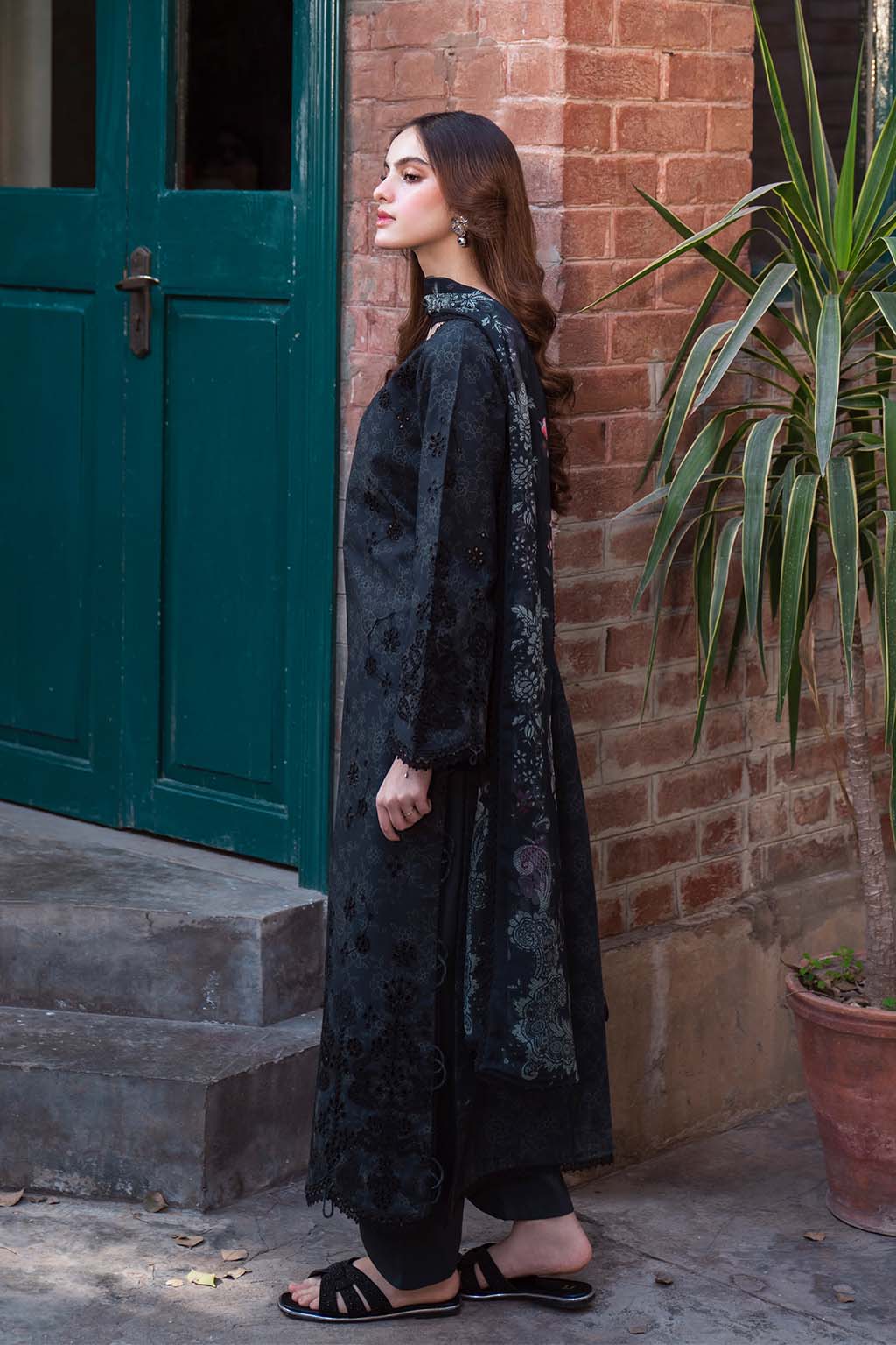 Neeshay | Summer Lines Printkari 25 | OBSIDIAN