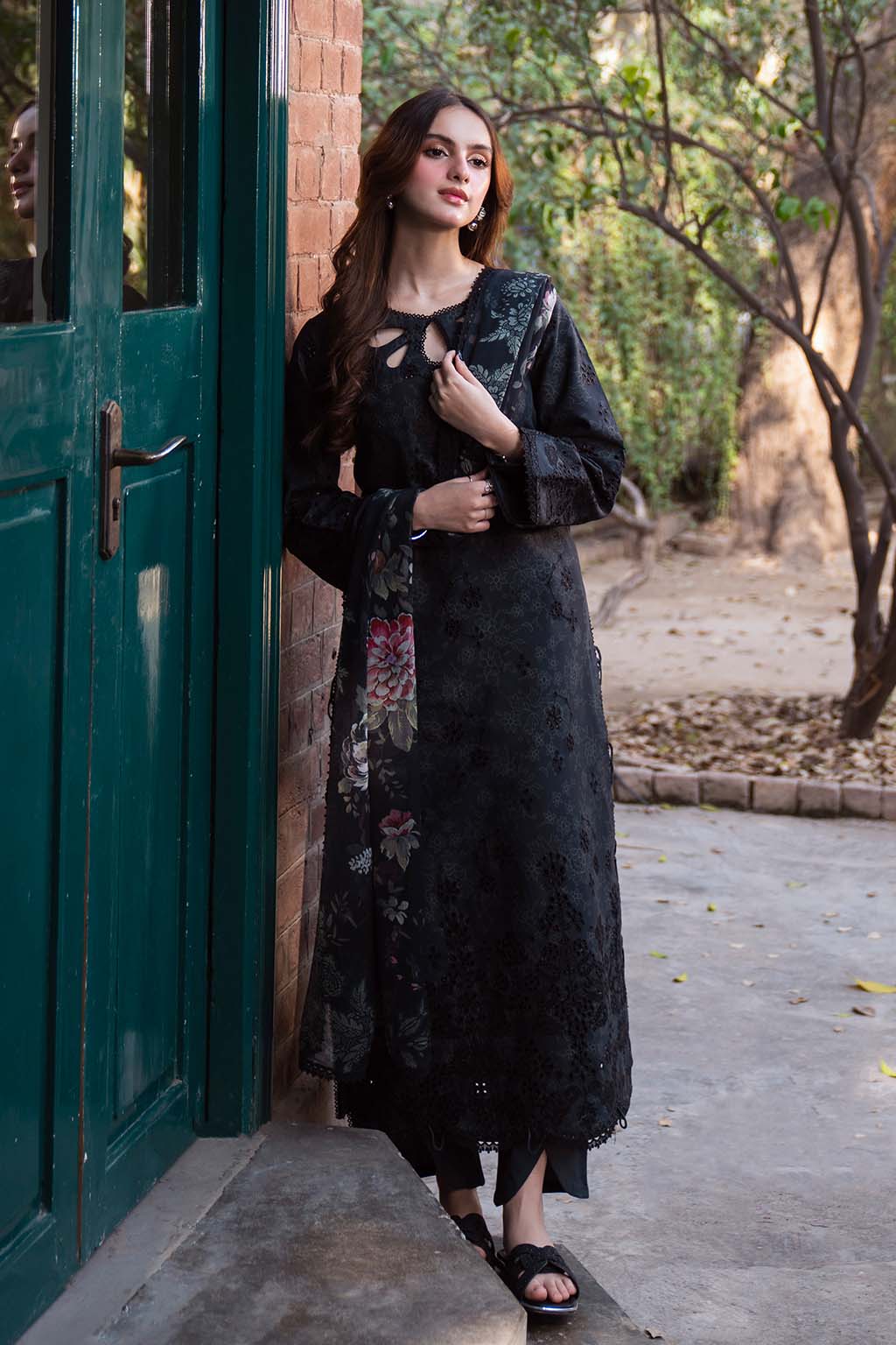 Neeshay | Summer Lines Printkari 25 | OBSIDIAN