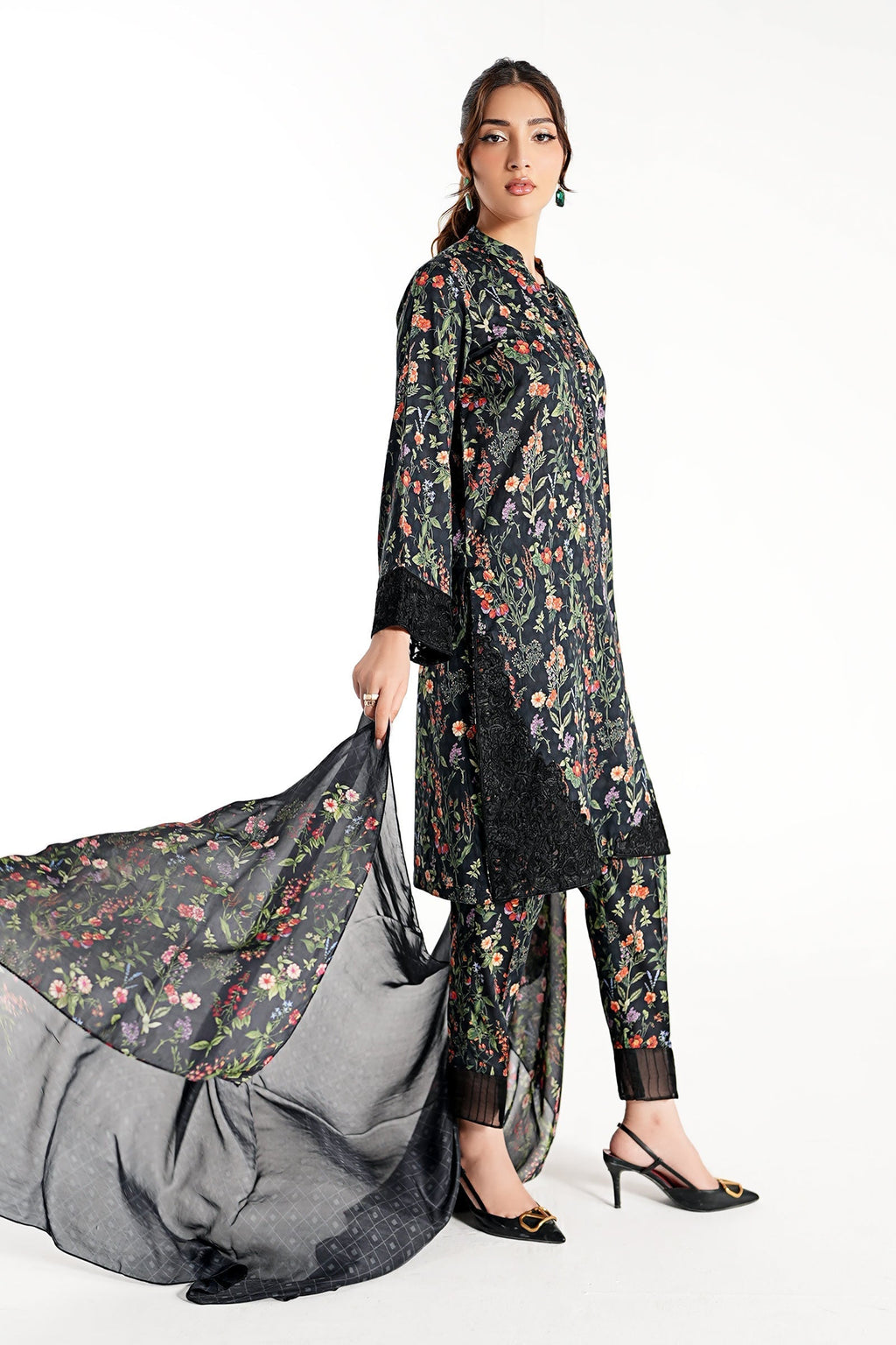 Maria B | Luxury Winter Pret 25 | DW-EF23-71R1-Black