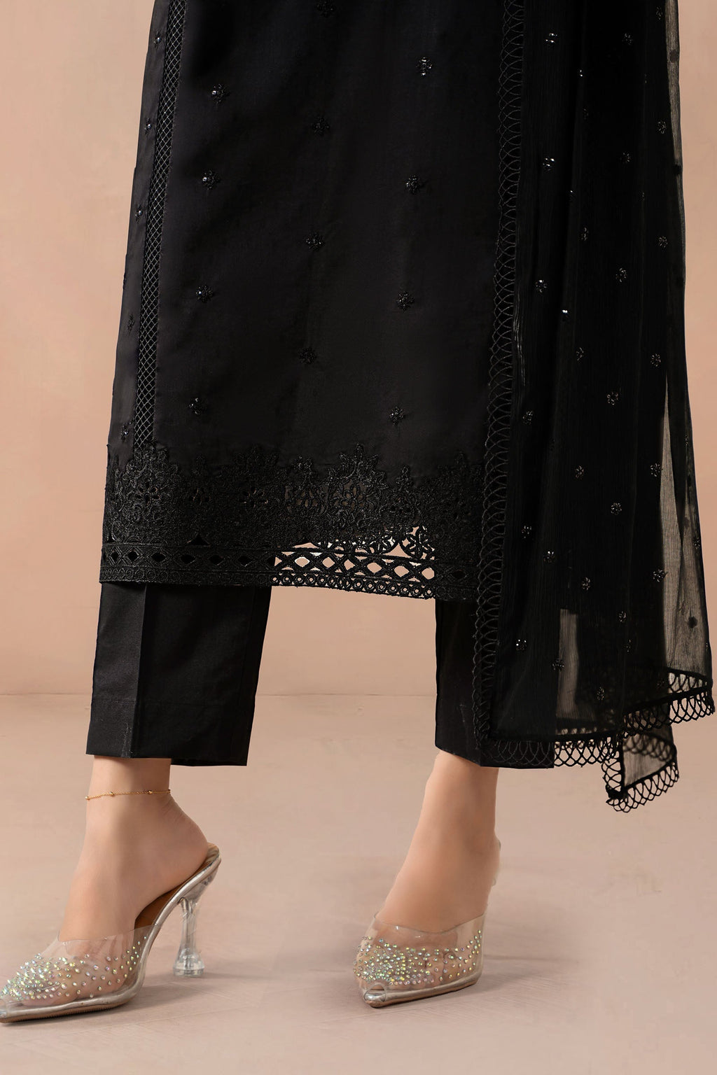 Maria B | Luxury Winter Pret 25 | DW-MN24-12R1-Black