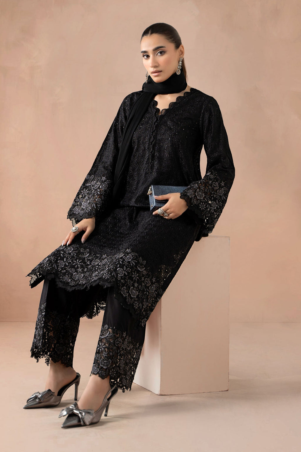 Maria B | Luxury Winter Pret 25 | DW-MN25-11-Black
