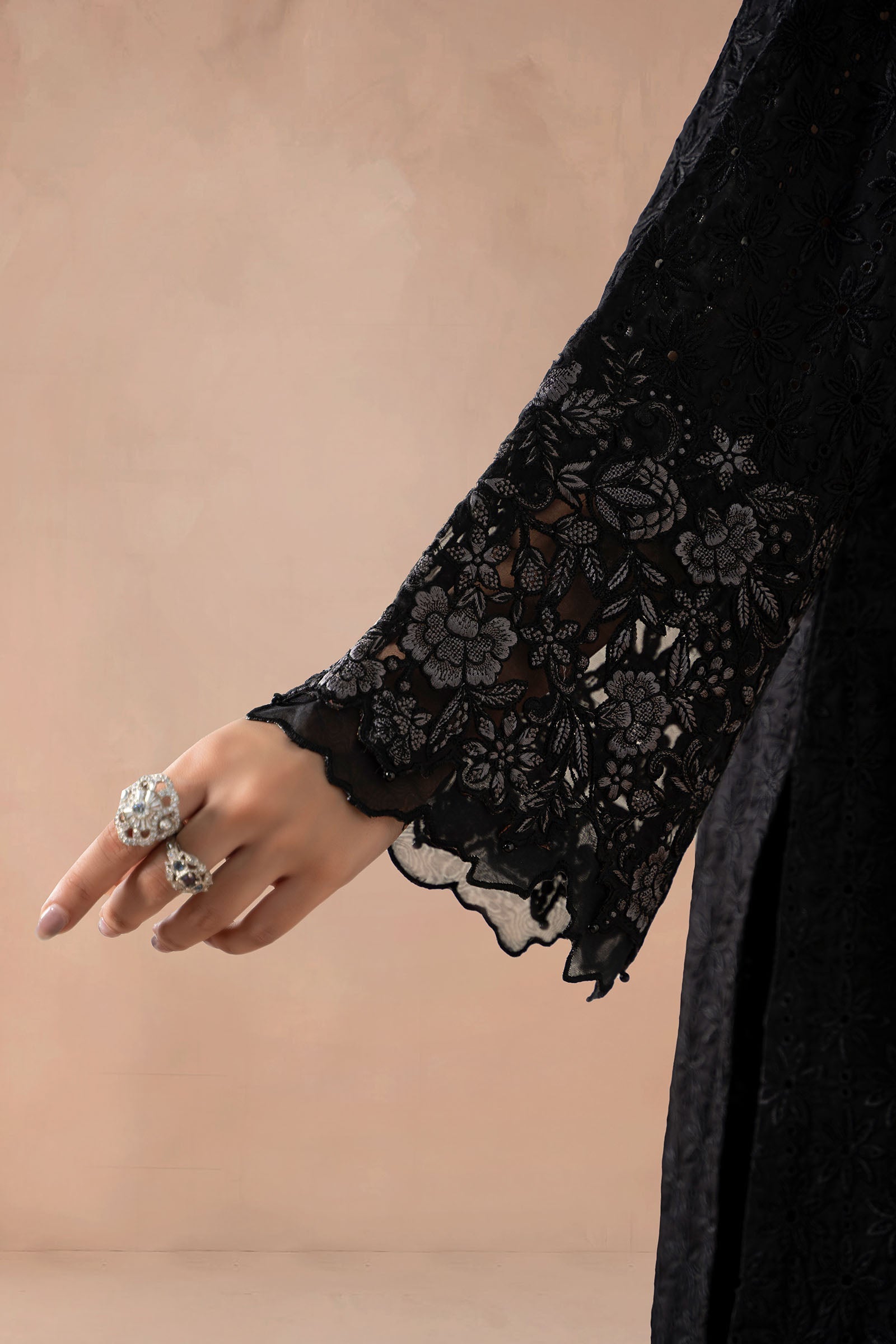 Maria B | Luxury Winter Pret 25 | DW-MN25-11-Black