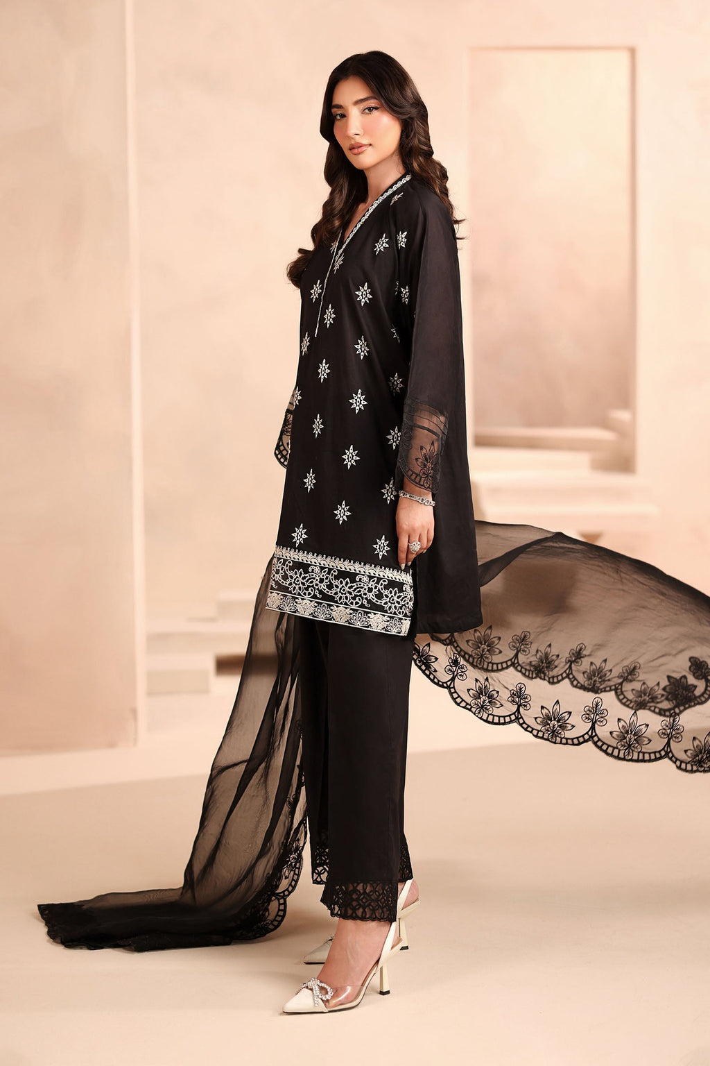 Maria B | Luxury Winter Pret 25 | DW-MN25-01-Black