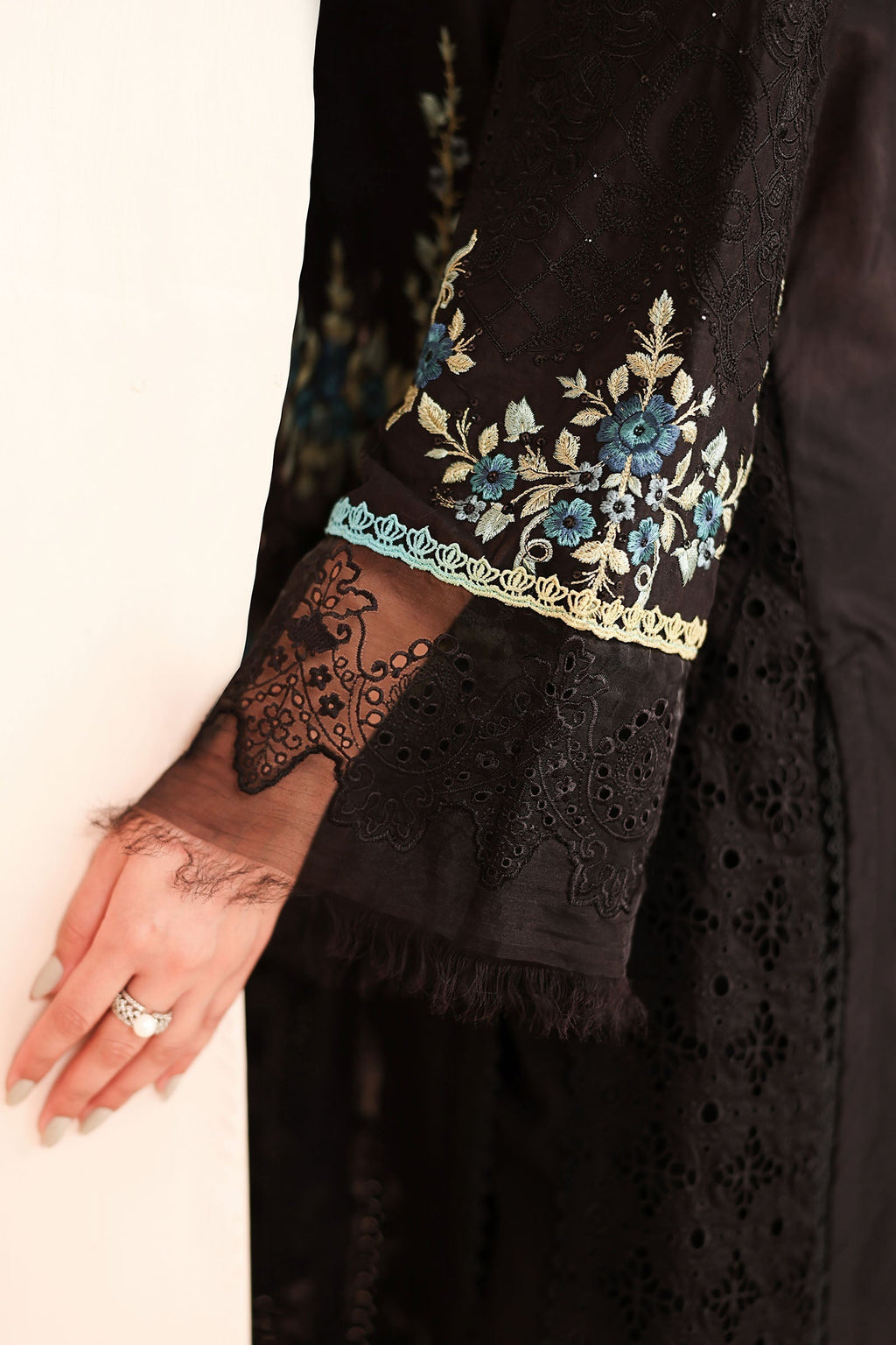 Maria B | Luxury Winter Pret 25 | DW-MN25-08-Black