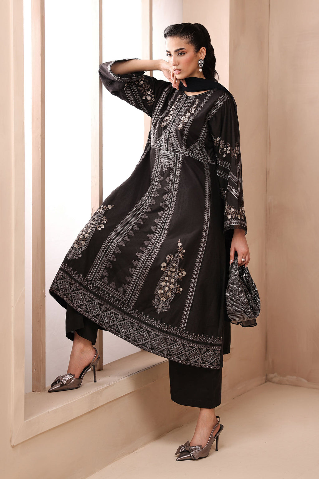 Maria B | Luxury Winter Pret 25 | DW-MN25-10-Black
