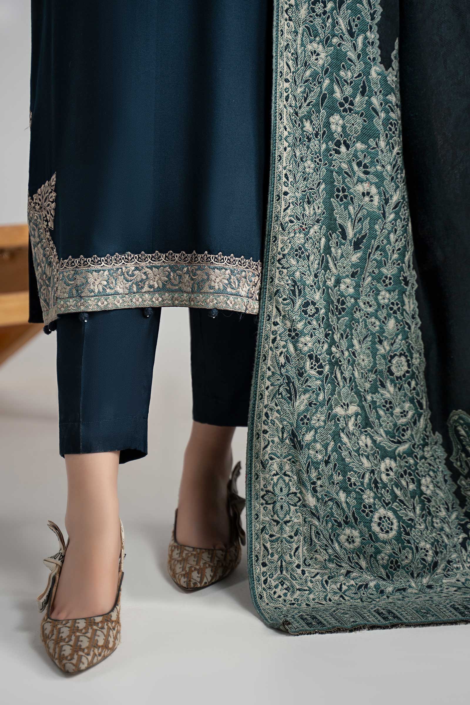 Maria B | Luxury Winter Pret 25 | DW-W24-102R1-Blue