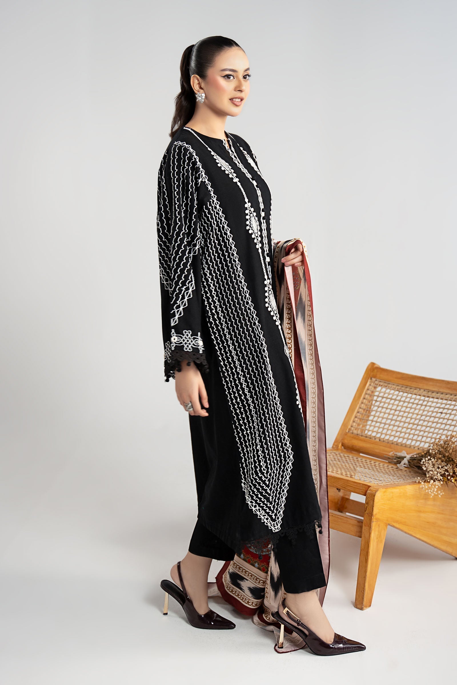 Maria B | Luxury Winter Pret 25 | DW-W25-51-Black