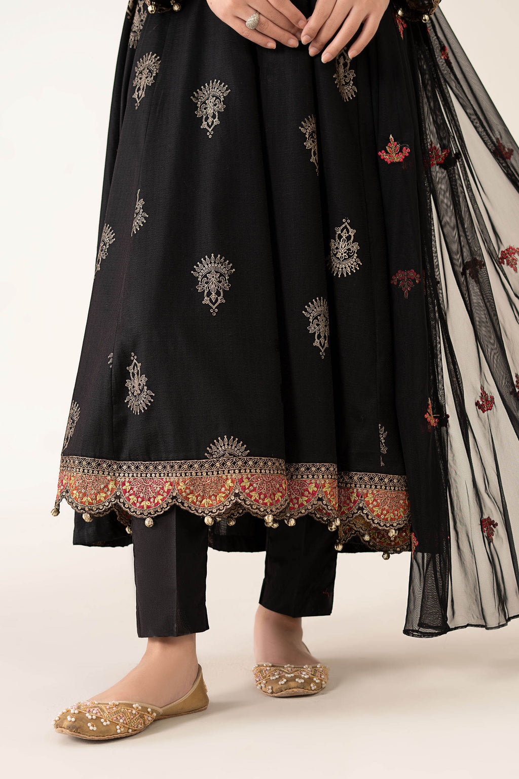 Maria B | Luxury Winter Pret 25 | DW-EF22-13R1-Black