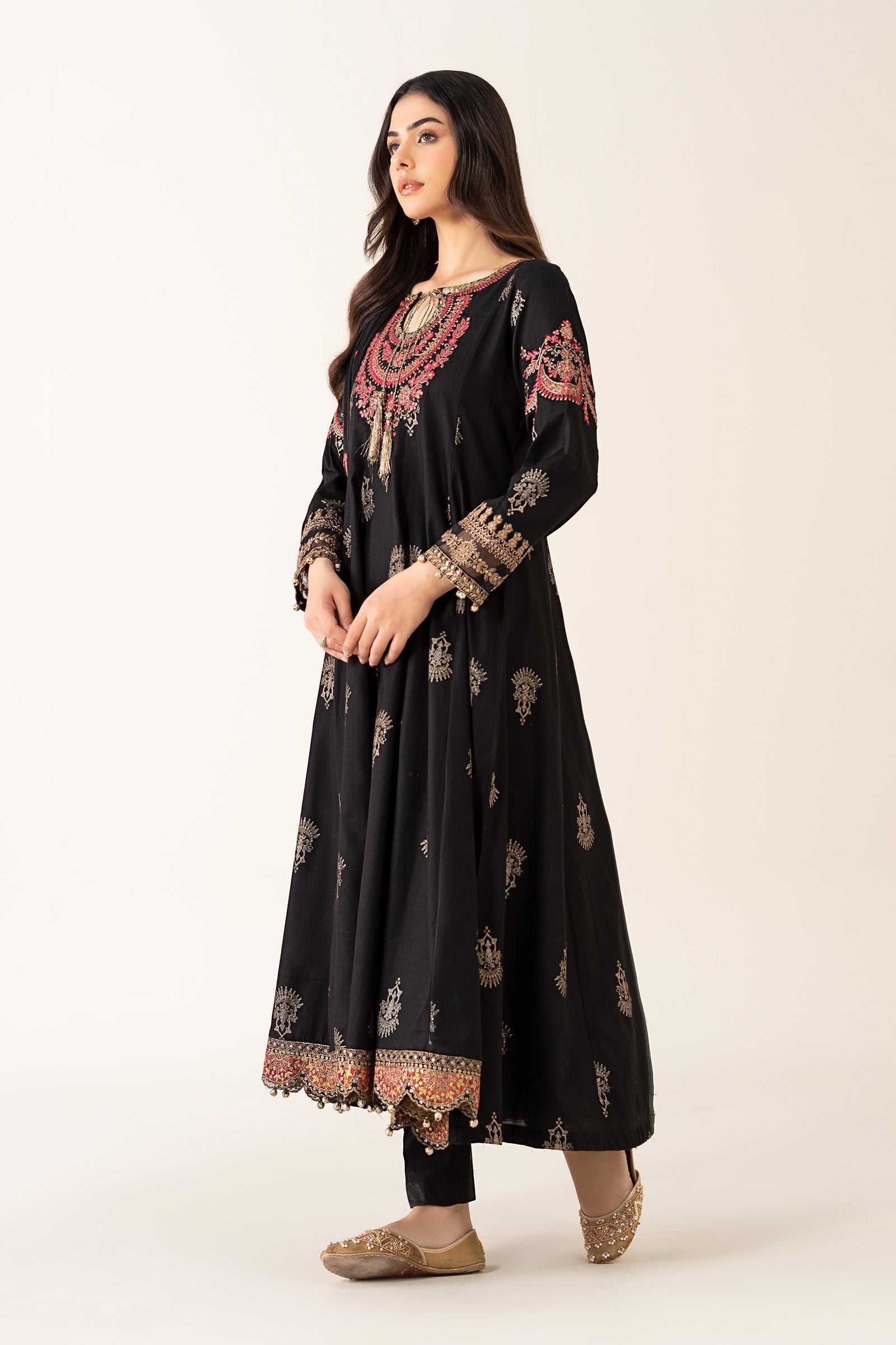 Maria B | Luxury Winter Pret 25 | DW-EF22-13R1-Black