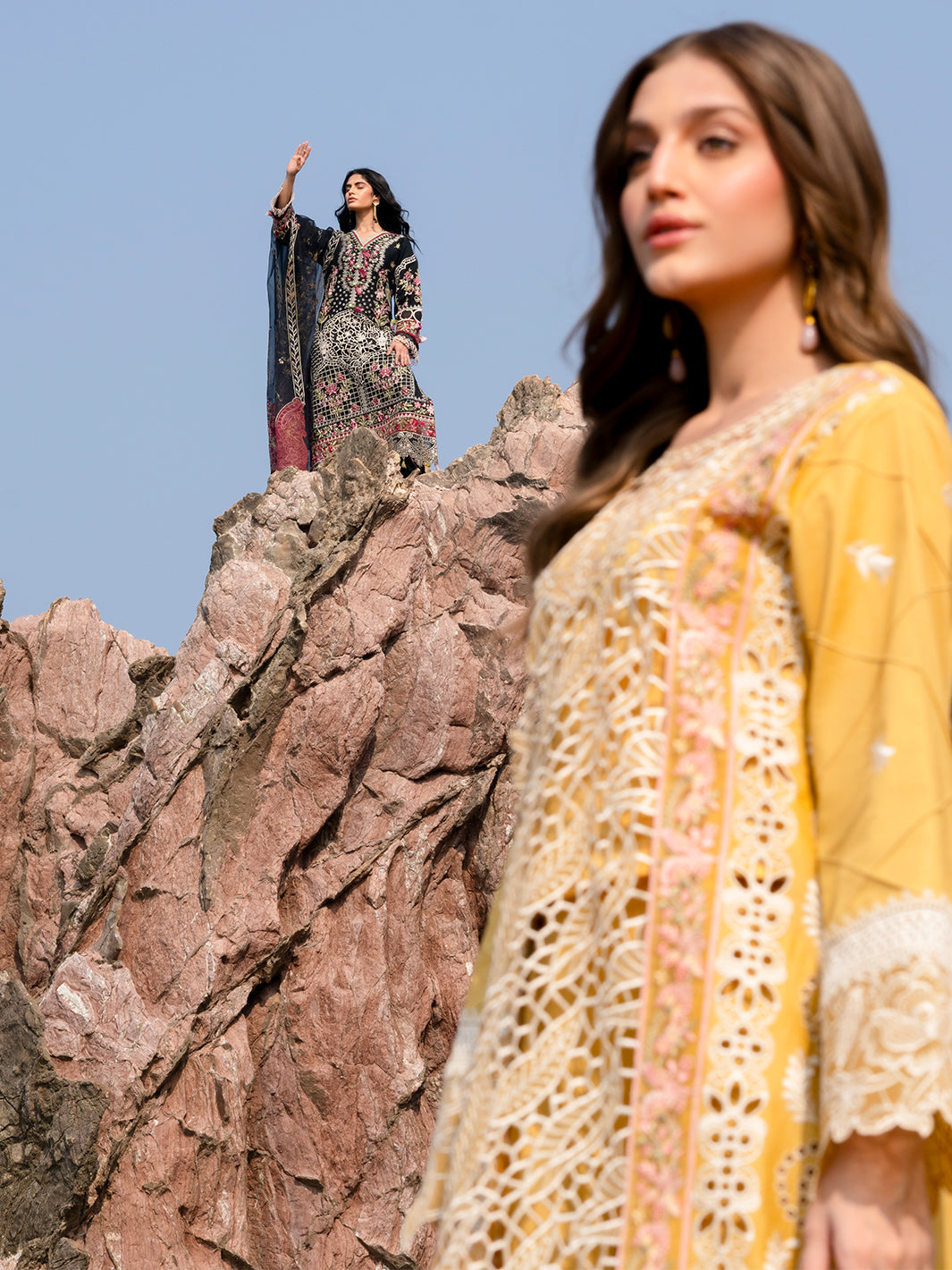 Mahnur | Sirena Luxury Lawn 25 | Dahlia - Riwayat-e-Khas