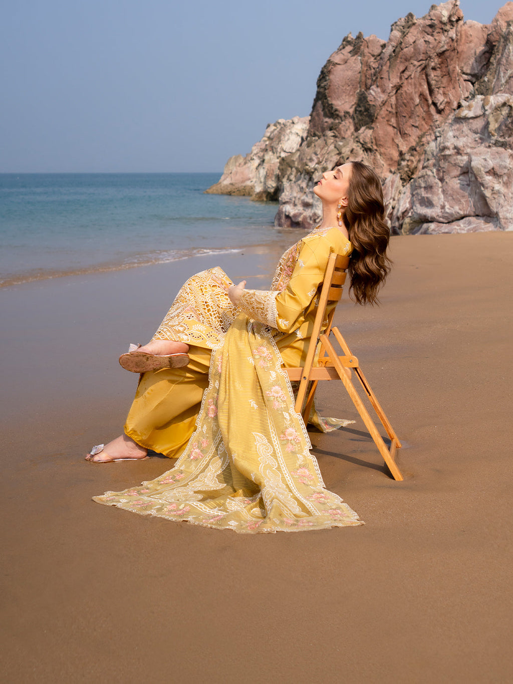 Mahnur | Sirena Luxury Lawn 25 | Dahlia - Riwayat-e-Khas