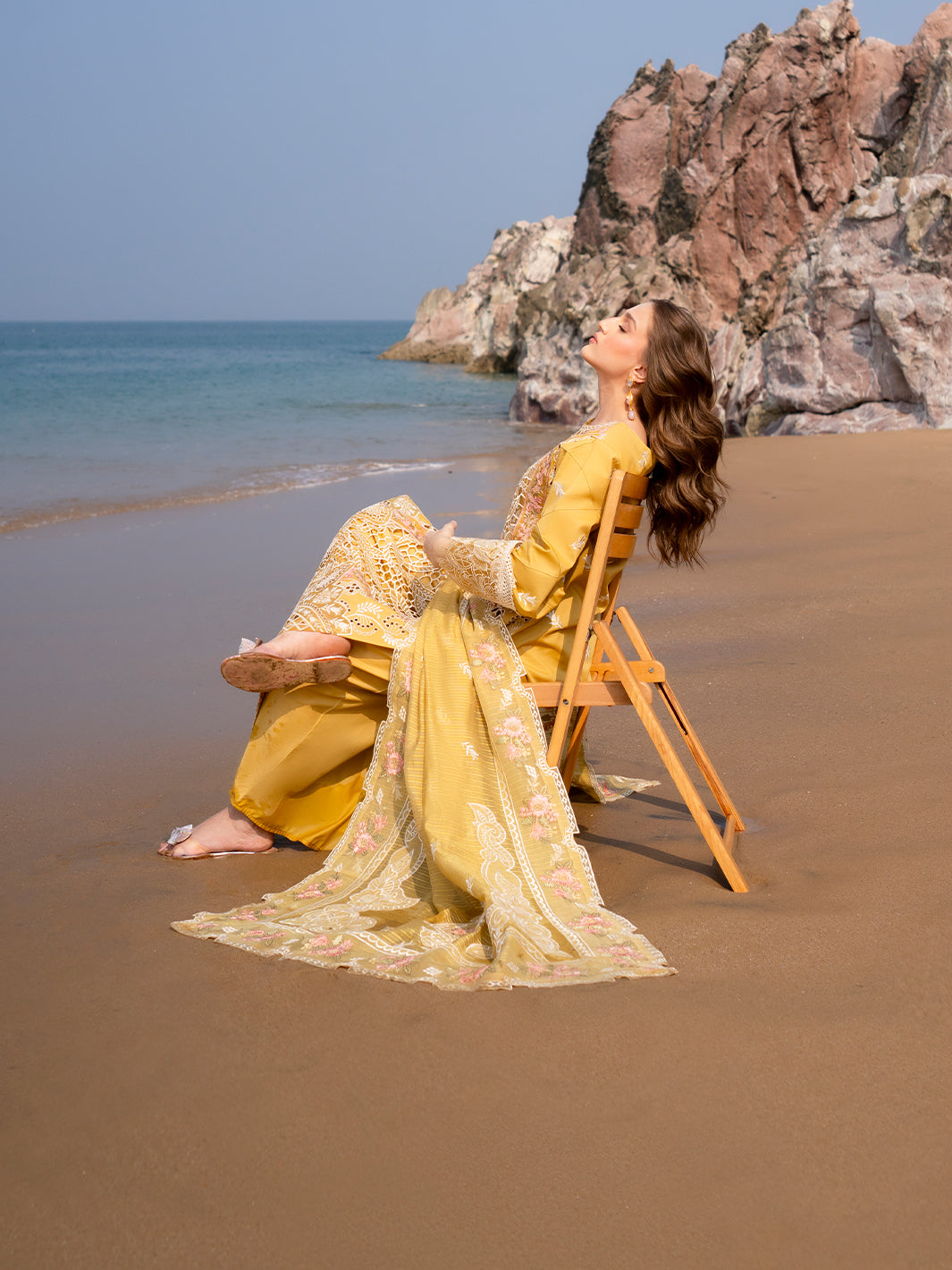 Mahnur | Sirena Luxury Lawn 25 | Dahlia - Riwayat-e-Khas