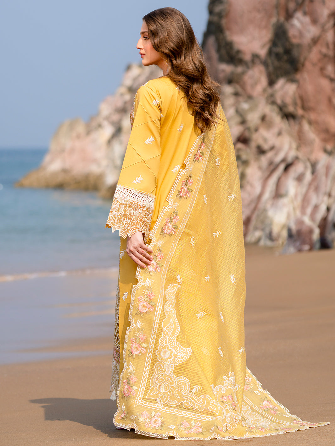 Mahnur | Sirena Luxury Lawn 25 | Dahlia - Riwayat-e-Khas