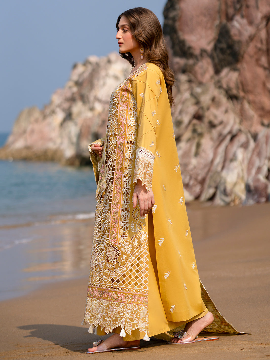 Mahnur | Sirena Luxury Lawn 25 | Dahlia - Riwayat-e-Khas