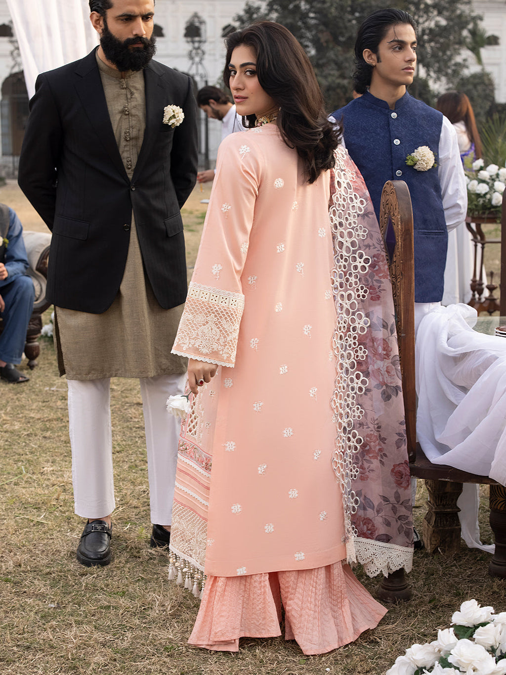 Mahnur | Mahrukh Luxury Lawn 24 | DAISY - Riwayat-e-Khas