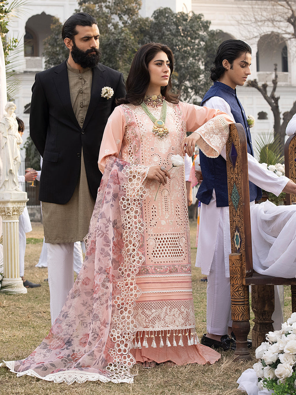 Mahnur | Mahrukh Luxury Lawn 24 | DAISY - Riwayat-e-Khas