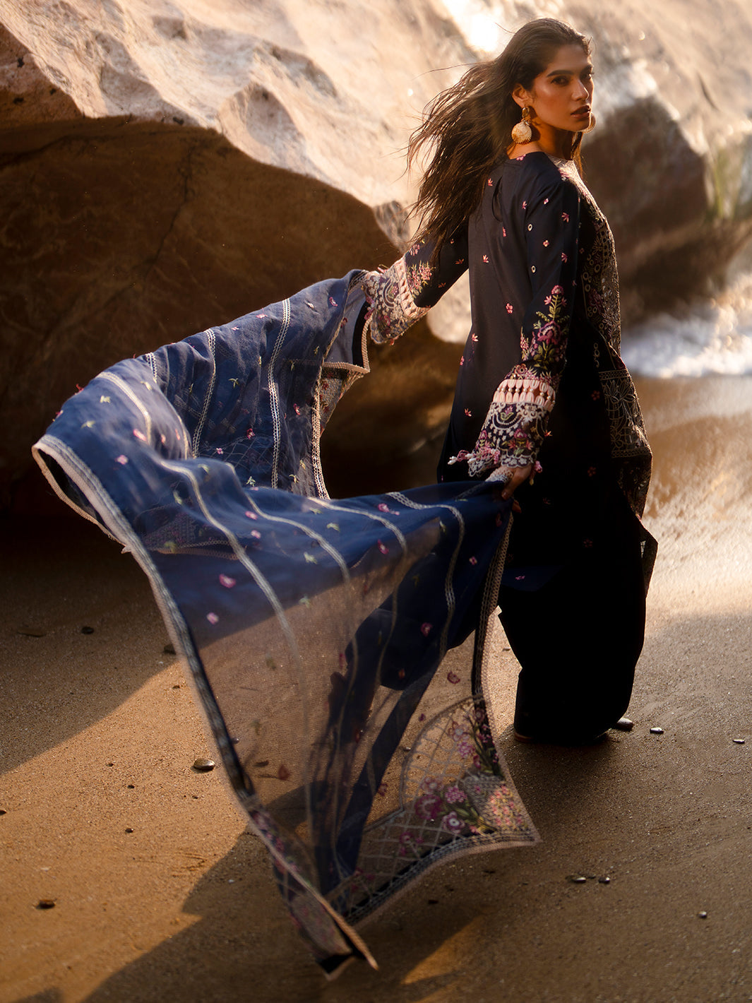 Mahnur | Sirena Luxury Lawn 25 | Derya - Riwayat-e-Khas