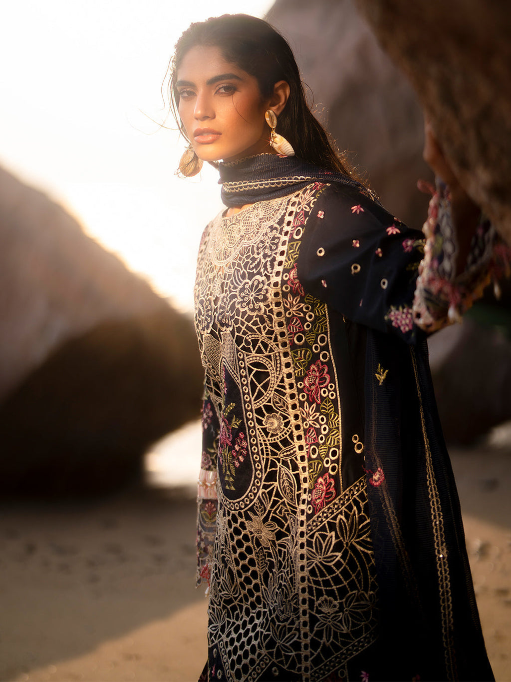 Mahnur | Sirena Luxury Lawn 25 | Derya - Riwayat-e-Khas