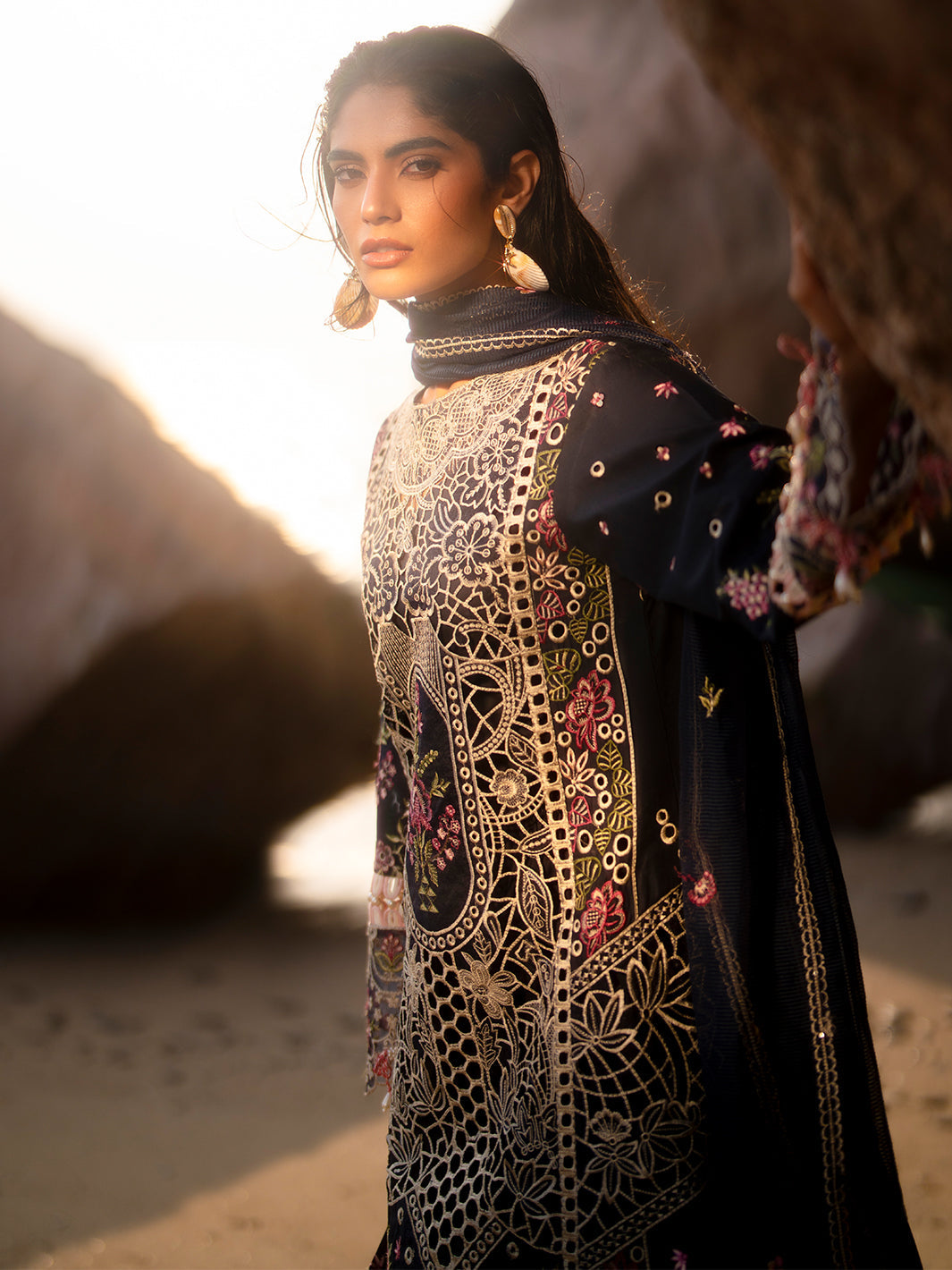 Mahnur | Sirena Luxury Lawn 25 | Derya - Riwayat-e-Khas
