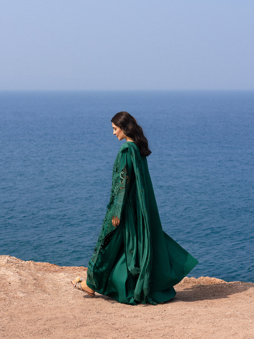 Mahnur | Sirena Luxury Lawn 25 | Eirene - Riwayat-e-Khas