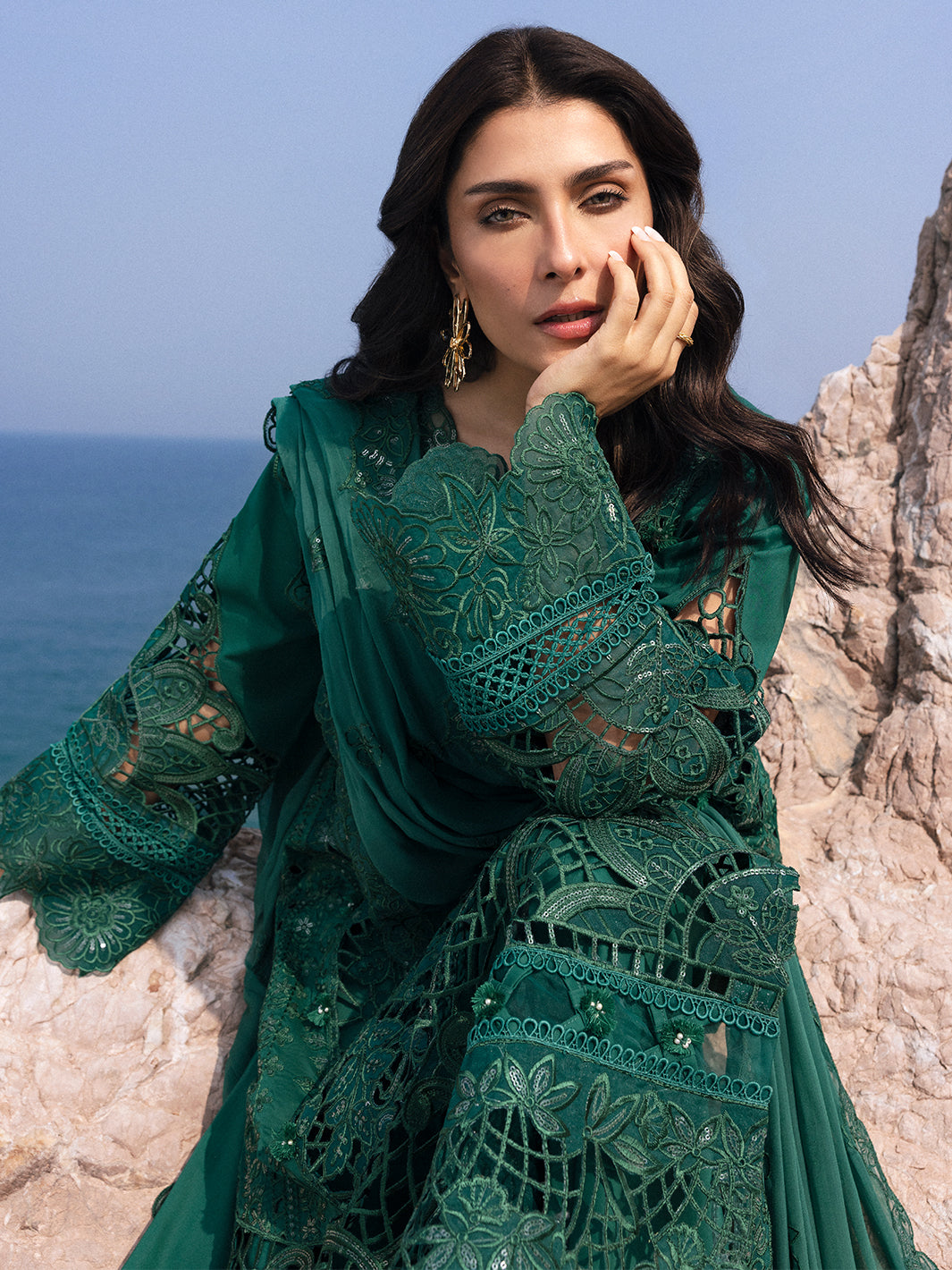 Mahnur | Sirena Luxury Lawn 25 | Eirene - Riwayat-e-Khas