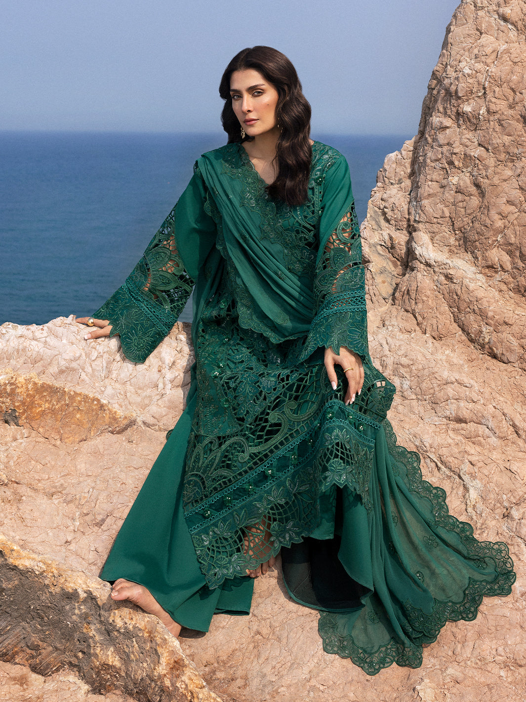 Mahnur | Sirena Luxury Lawn 25 | Eirene - Riwayat-e-Khas