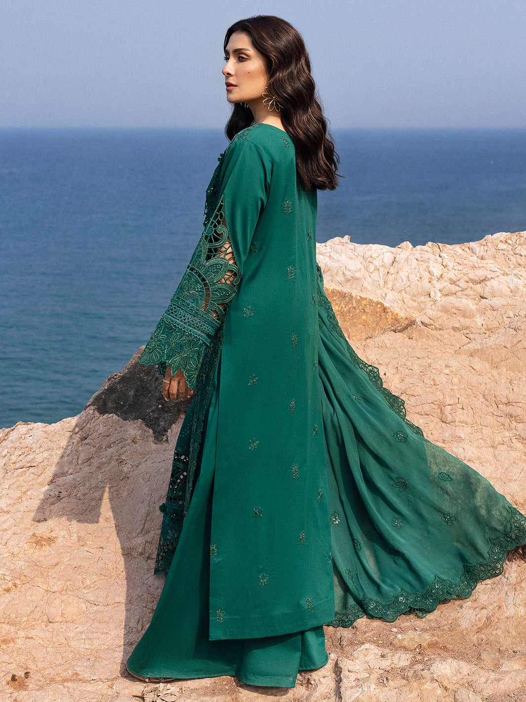 Mahnur | Sirena Luxury Lawn 25 | Eirene - Riwayat-e-Khas