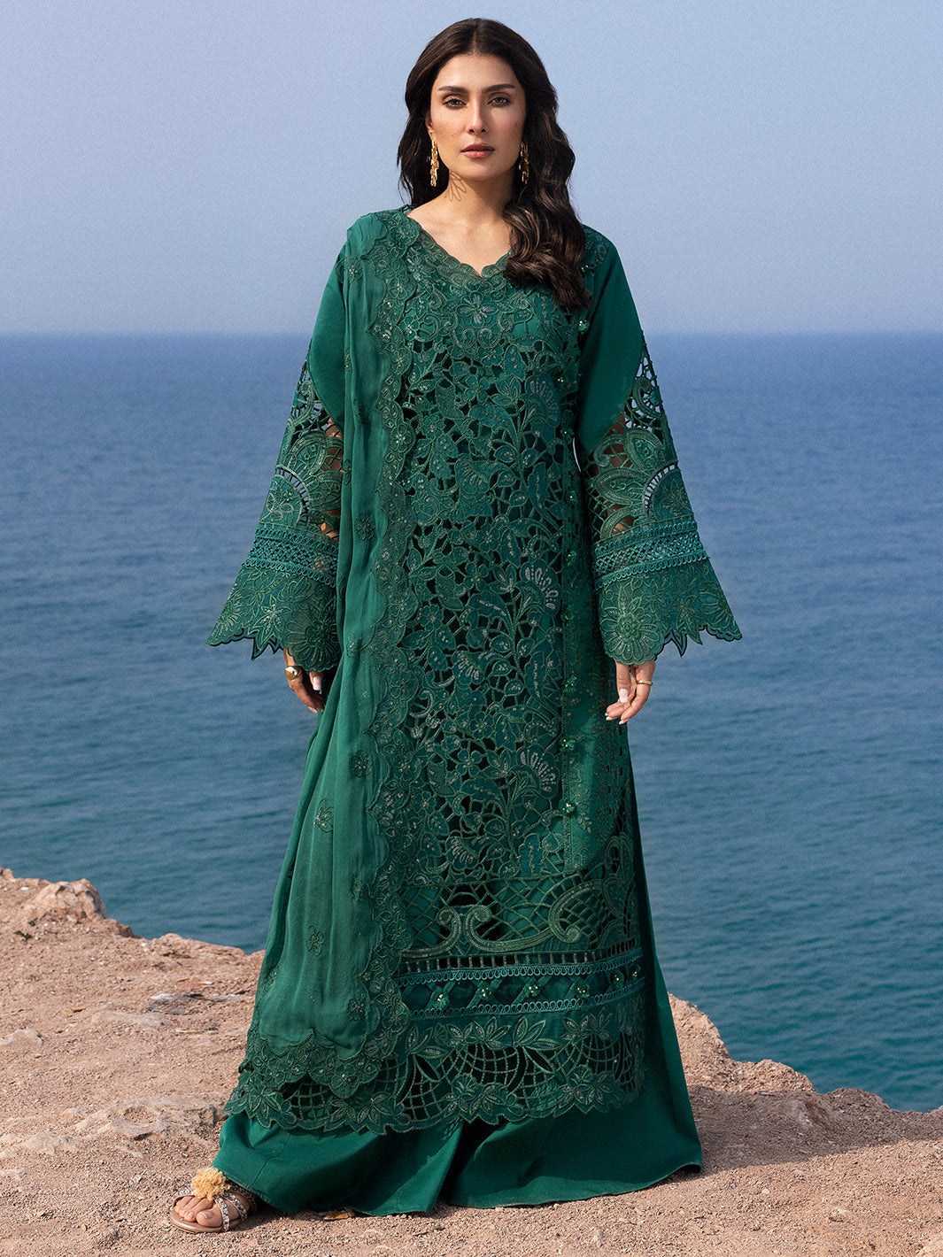 Mahnur | Sirena Luxury Lawn 25 | Eirene - Riwayat-e-Khas