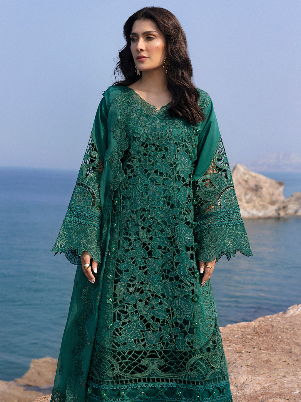 Mahnur | Sirena Luxury Lawn 25 | Eirene - Riwayat-e-Khas