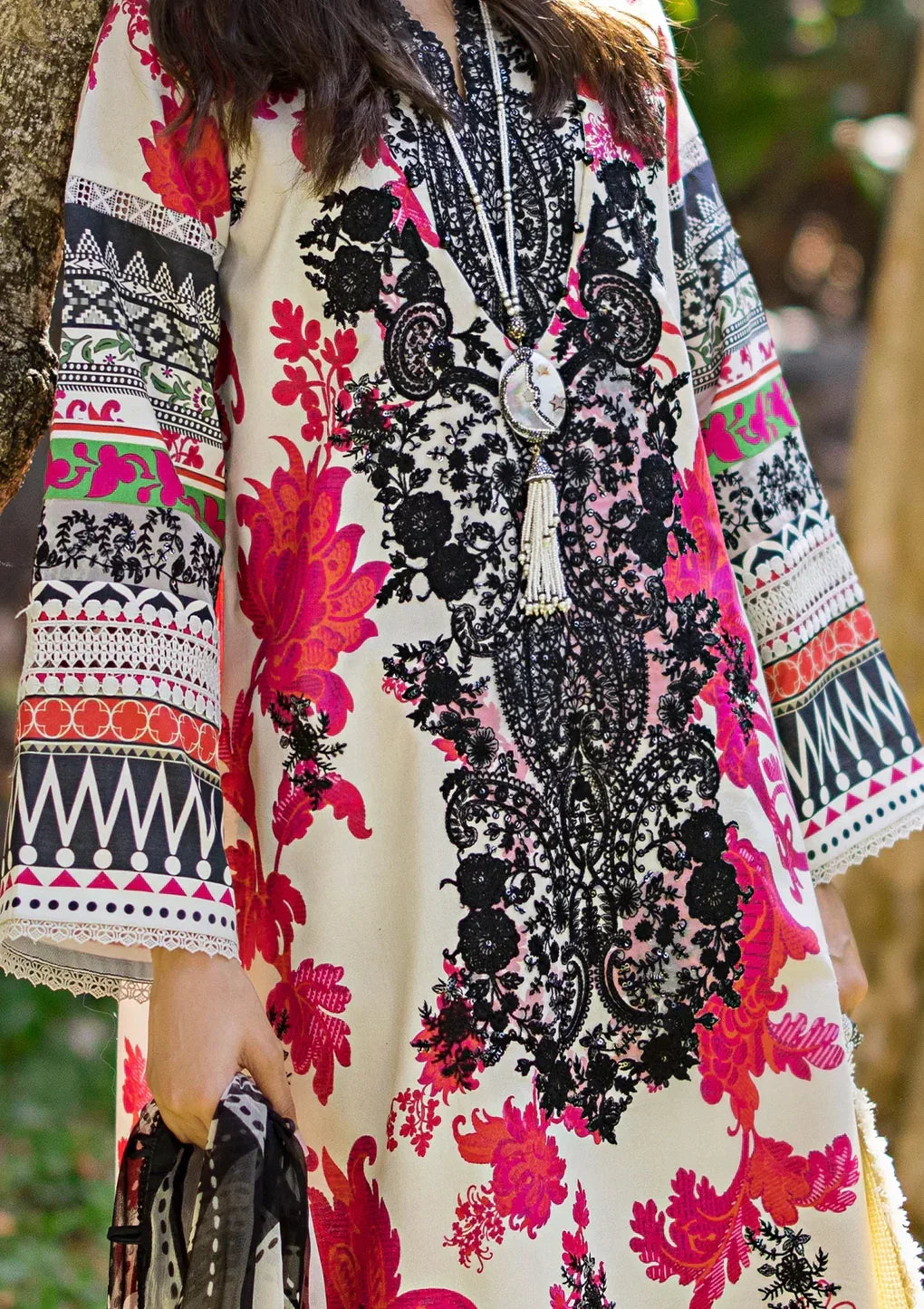 Elaf Premium | Signature Embroidered Lawn 24 | ESL-01B CLAUDIA - House Of Anaya