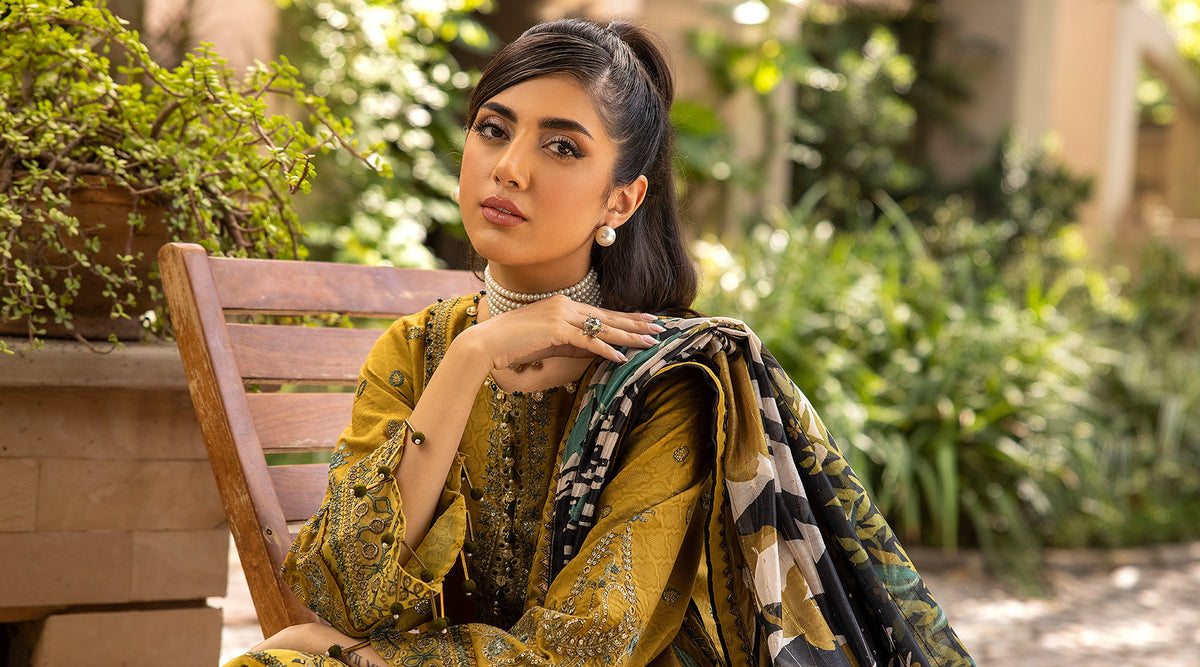 Ellena | Luxury Embroidered Collection | D17 - Riwayat-e-Khas