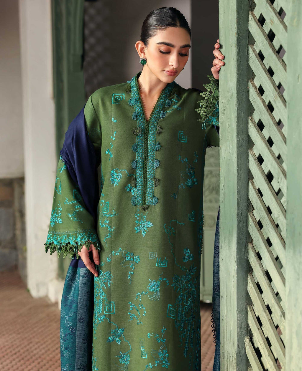 Republic Womenswear | Amaris Luxury Shawl 25 | Elysia