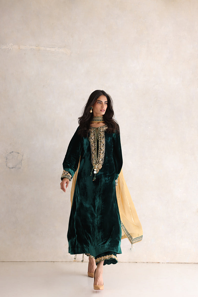 Sana Abbas | Velvet Formals | ESRA - Riwayat-e-Khas