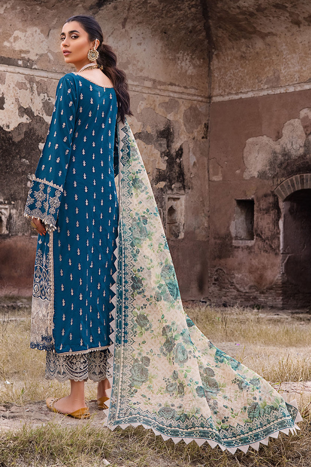 Zainab Chottani Chikankari Luxury Lawn Collection '23 - TC-202 - AZAL 1-A - Riwayat-e-khas
