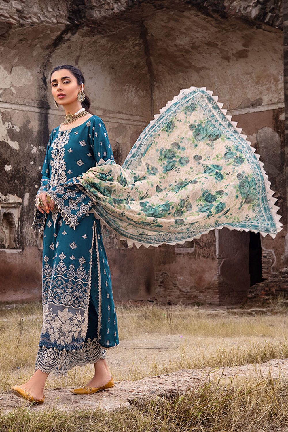 Zainab Chottani Chikankari Luxury Lawn Collection '23 - TC-202 - AZAL 1-A - Riwayat-e-khas