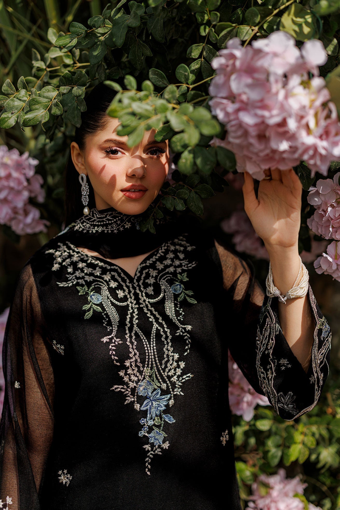 Dhanak | Signature Pret | BLACK 2PCS EMBROIDERED KURTA WITH TROUSER