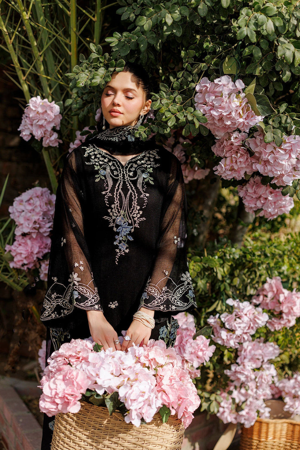 Dhanak | Signature Pret | BLACK 2PCS EMBROIDERED KURTA WITH TROUSER