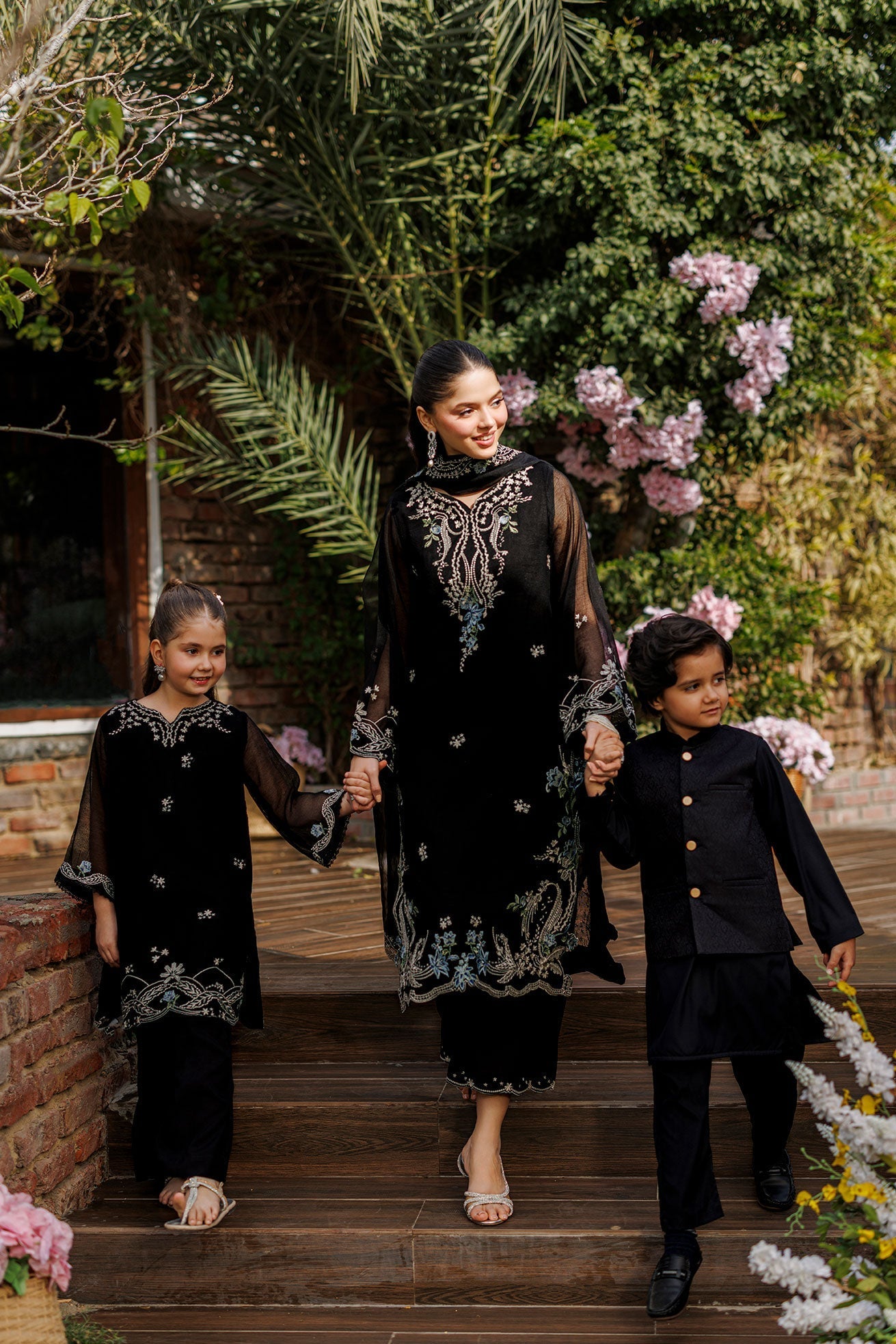 Dhanak | Signature Pret | BLACK 2PCS EMBROIDERED KURTA WITH TROUSER