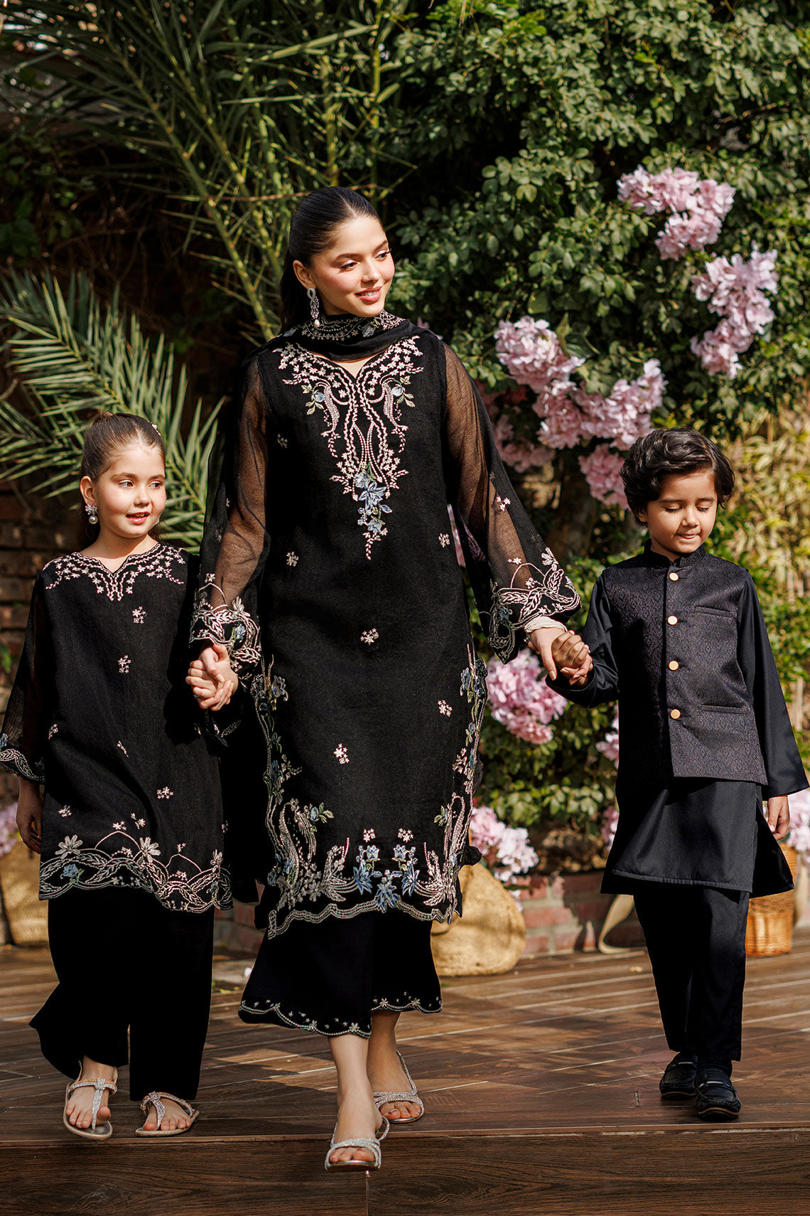Dhanak | Signature Pret | BLACK 2PCS EMBROIDERED KURTA WITH TROUSER