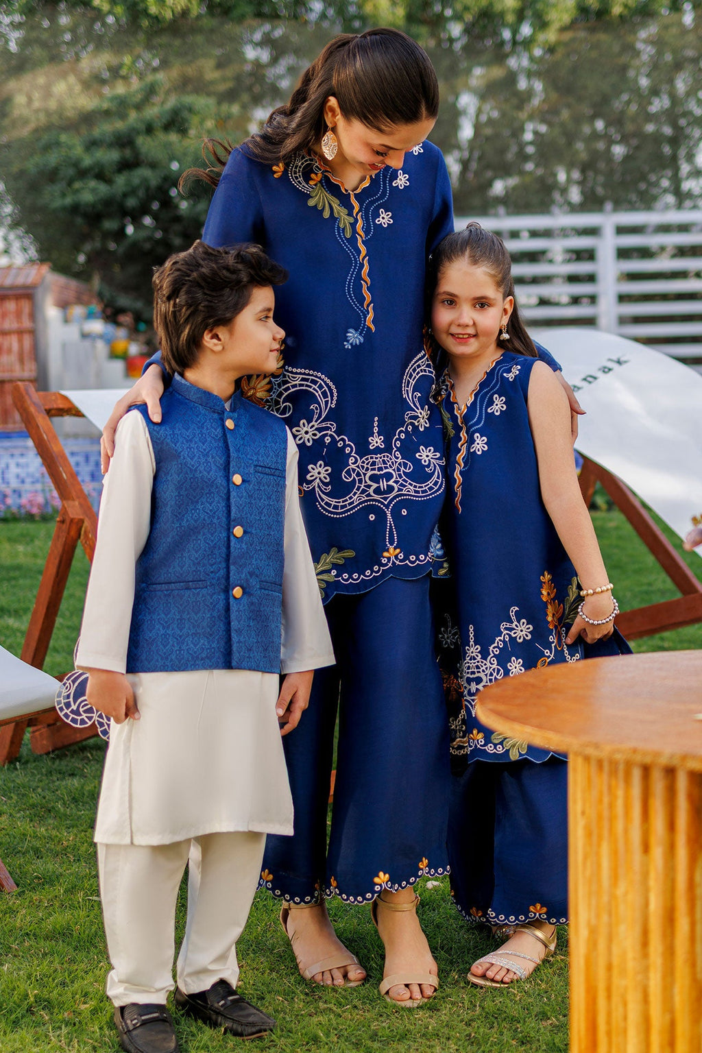 Dhanak | Signature Pret | ROYAL BLUE 2PCS EMBROIDERED KURTA WITH TROUSER